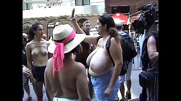 Topless rally playgirl gigante sacos de leche macromastia